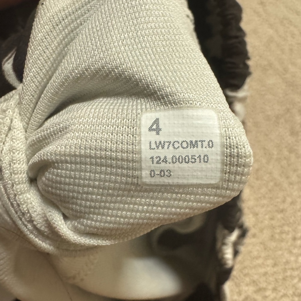 LULULEMON SIZE 4 HOTTY HOTS - Picture 3 of 3